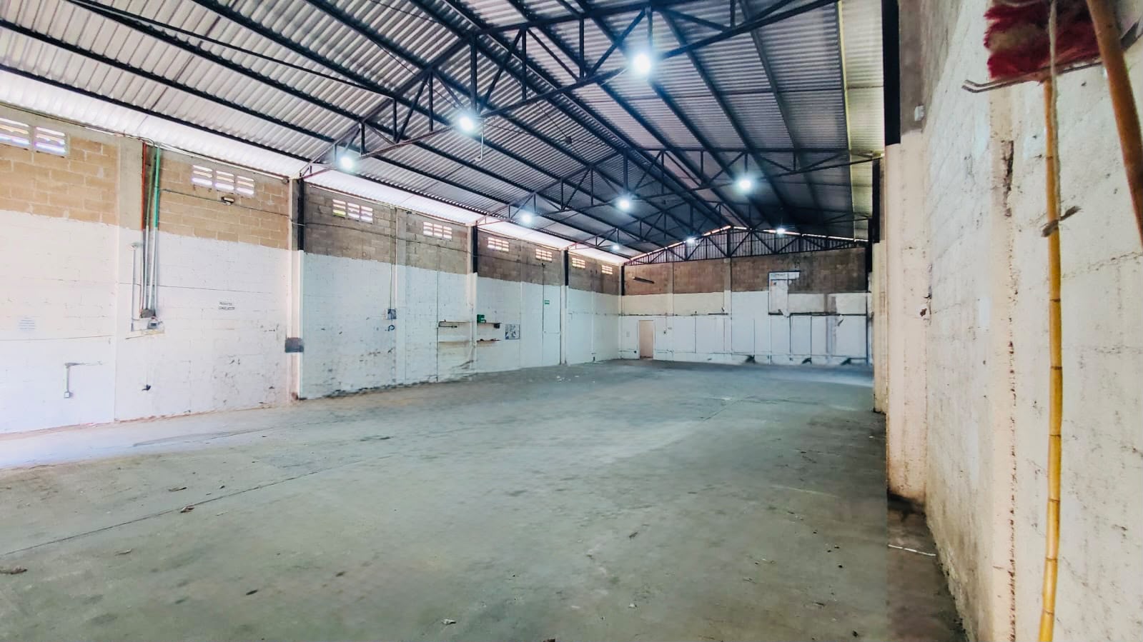 Nave Industrial frente